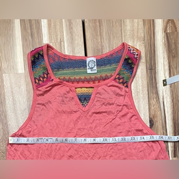 Sun & Moon Razor Back Tank, Size Medium - Picture 7 of 7